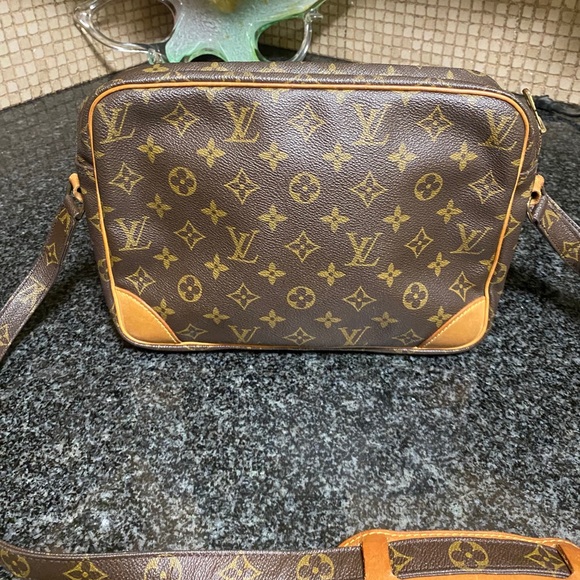 Louis Vuitton Nile Diagonal Shoulder Bag - Picture 6 of 14